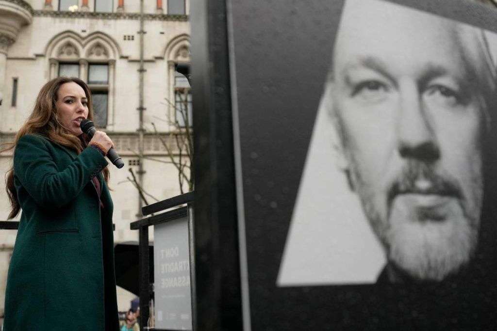 Il prigioniero del secolo, Julian Assange continua la sua battaglia contro i poteri forti